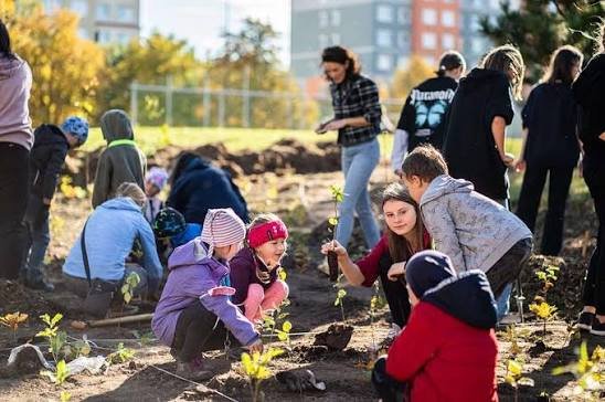 Youth volunteers taking environmental action
